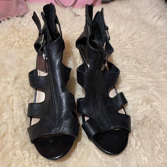 Vince Camuto leather gladiator shoes - Picture 2 of 14